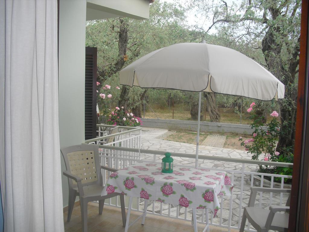 Guesthouse Irene Afissos Værelse billede